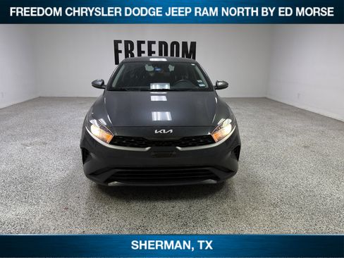 Used 2023 Kia Forte LXS w/ LXS Technology Package FWD image 2