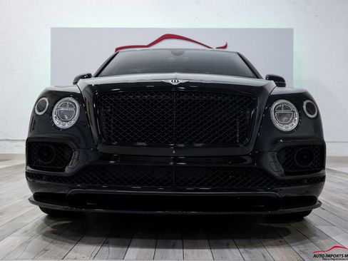 Used 2018 Bentley Bentayga image 32