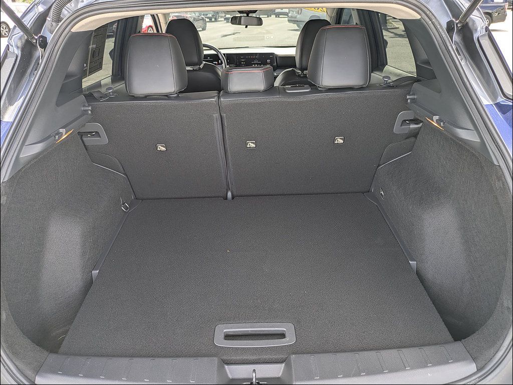 Used 2025 Nissan Kicks SR FWD image 13