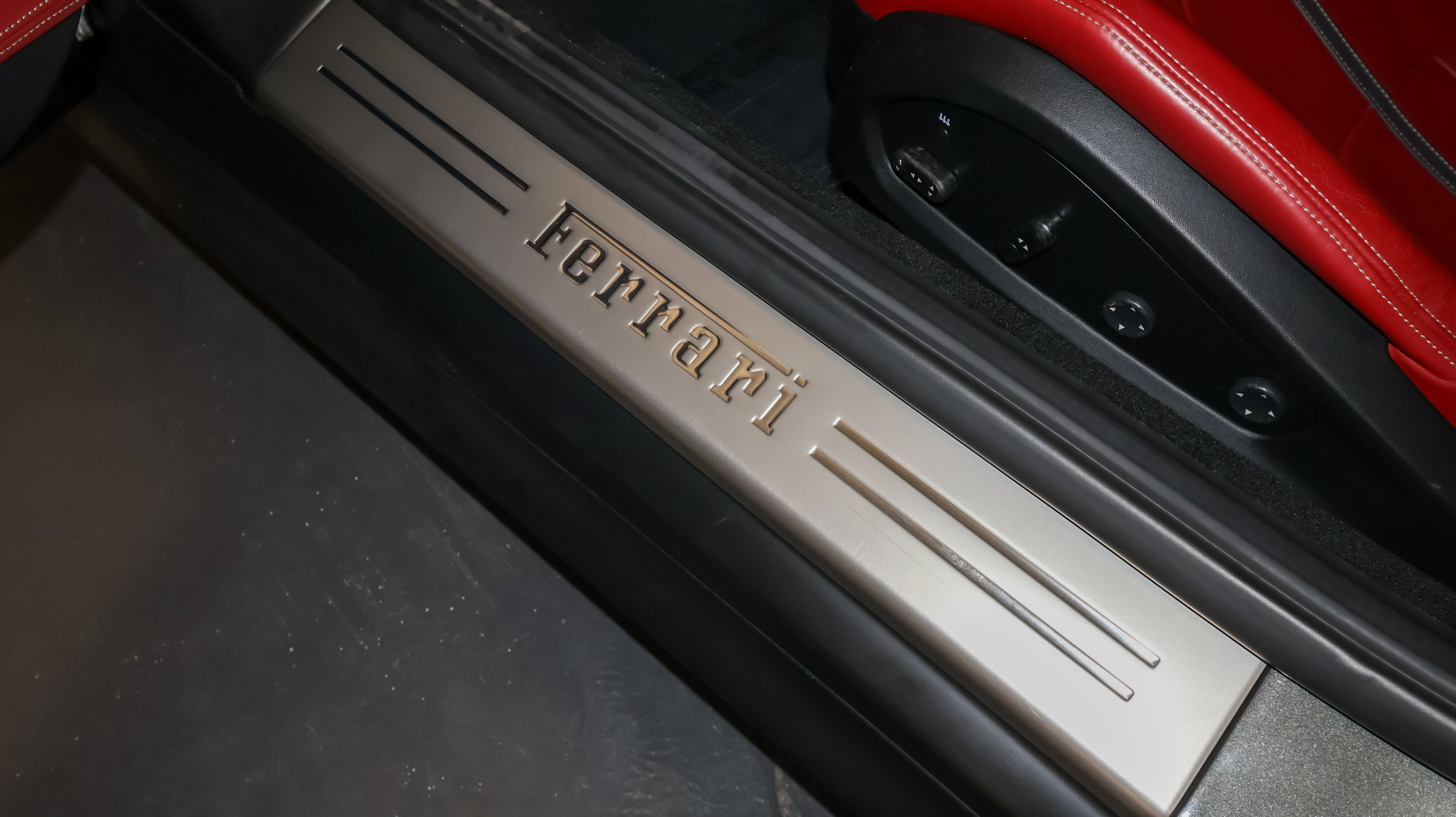 Used 2019 Ferrari 812 Superfast RWD image 16