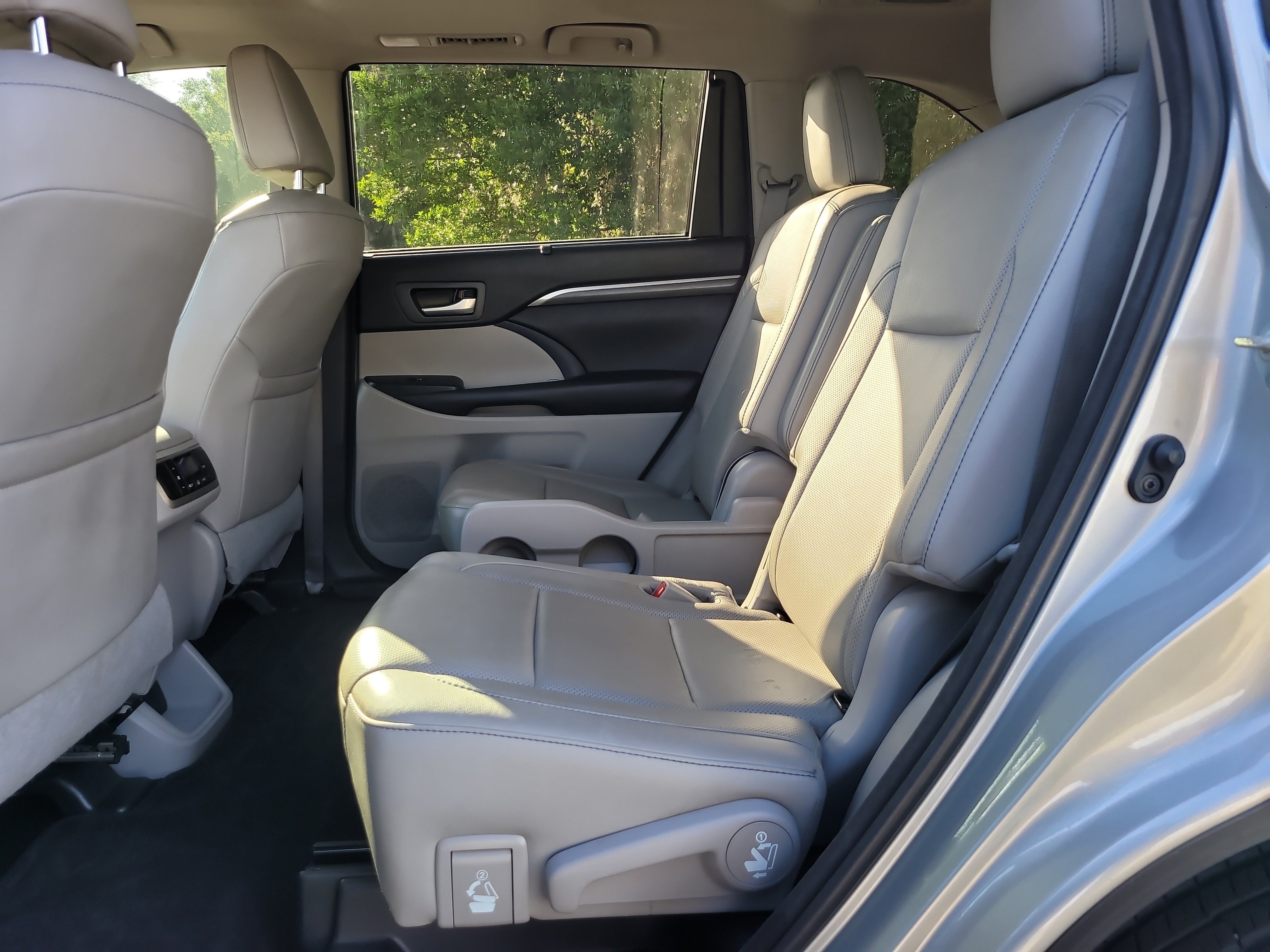 Used 2018 Toyota Highlander Limited FWD image 12