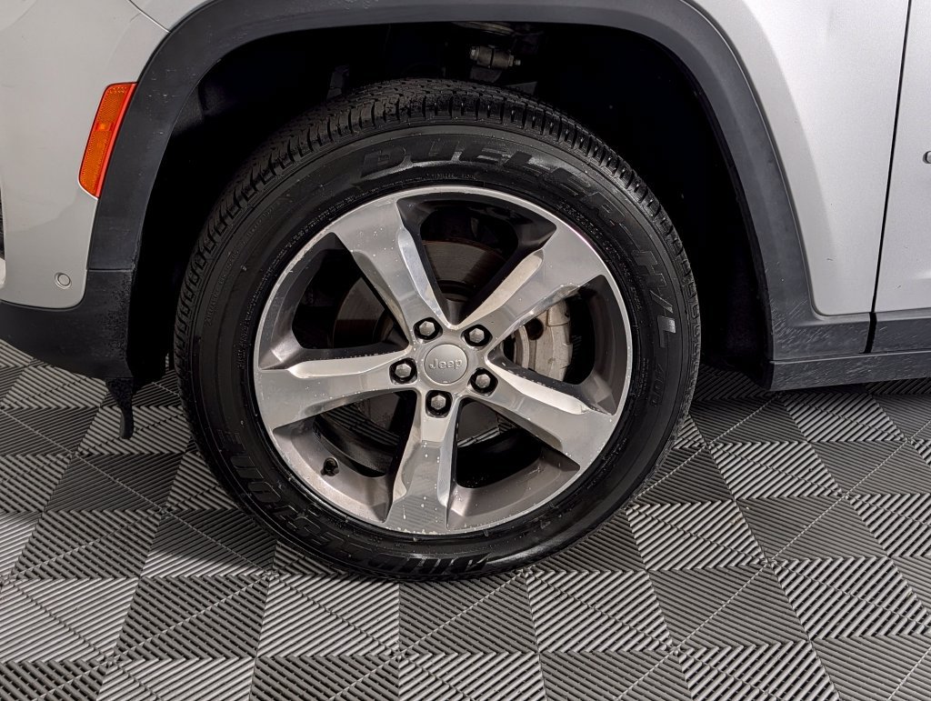 Used 2022 Jeep Grand Cherokee Limited w/ Luxury Tech Group II RWD image 12