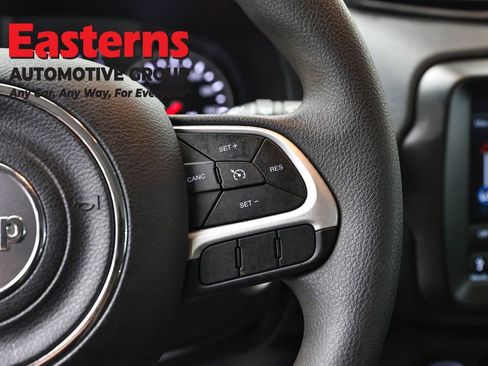 Used 2023 Jeep Renegade Latitude AWD/4WD image 15