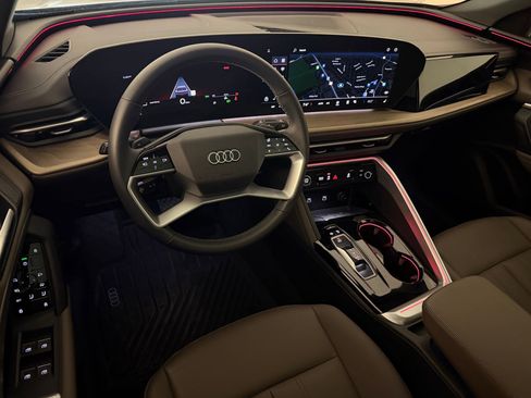 Certified 2025 Audi Q5 Premium w/ Convenience Package AWD/4WD image 4