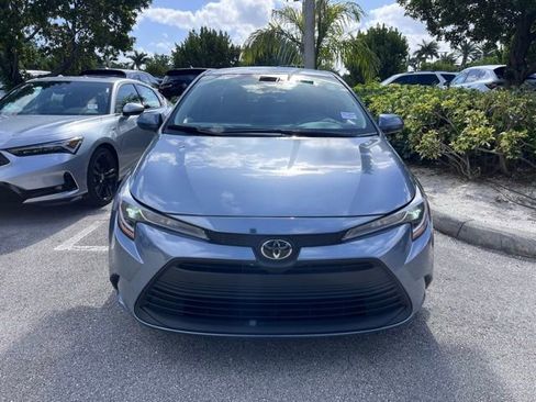 Used 2025 Toyota Corolla LE image 2