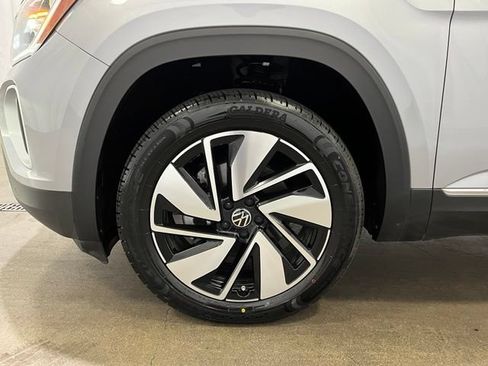 Used 2024 Volkswagen Atlas SEL AWD/4WD image 27