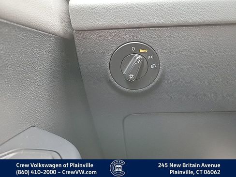 Certified 2022 Volkswagen Taos SE image 11