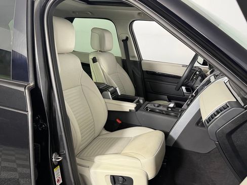 Used 2025 Land Rover Discovery S AWD/4WD image 32