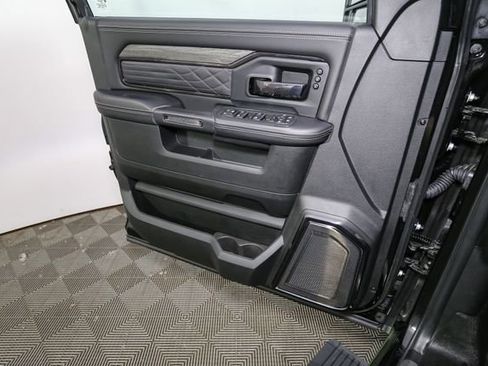 Used 2025 RAM 3500 Limited AWD/4WD image 38
