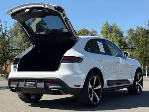 Used 2024 Porsche Macan image 32
