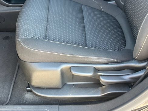 Used 2023 GMC Acadia SLE FWD image 15