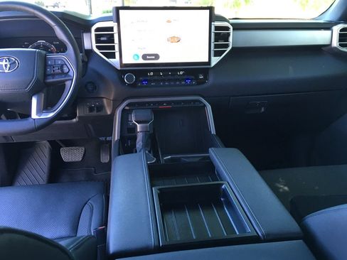 Used 2025 Toyota Tundra Limited AWD/4WD image 25