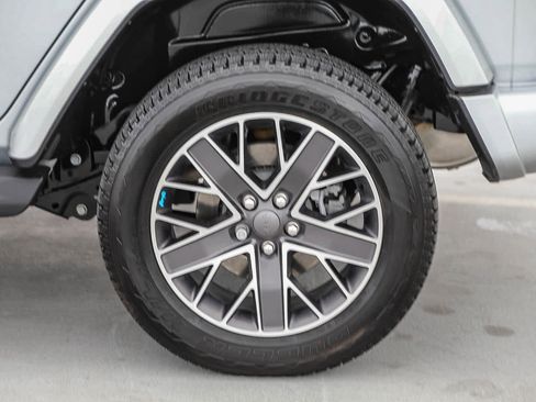 Used 2022 Jeep Wrangler Unlimited Sahara image 11