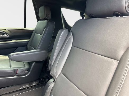 Used 2022 Chevrolet Tahoe Z71 w/ Luxury Package AWD/4WD image 12