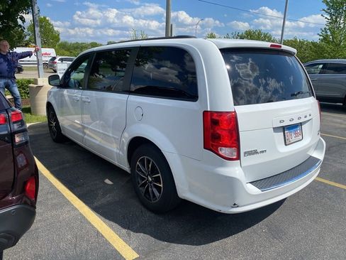 Used 2017 Dodge Grand Caravan GT FWD image 2
