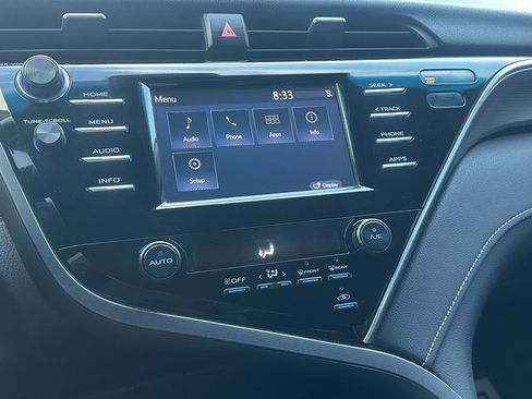 Used 2018 Toyota Camry SE image 21