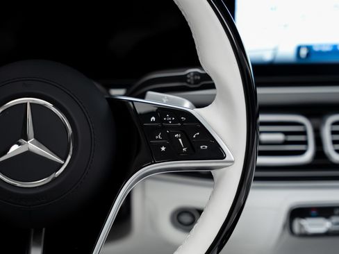 Used 2025 Mercedes-Benz Maybach GLS 600 4MATIC image 47