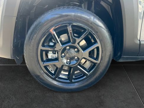 Used 2021 Jeep Renegade Latitude AWD/4WD image 9