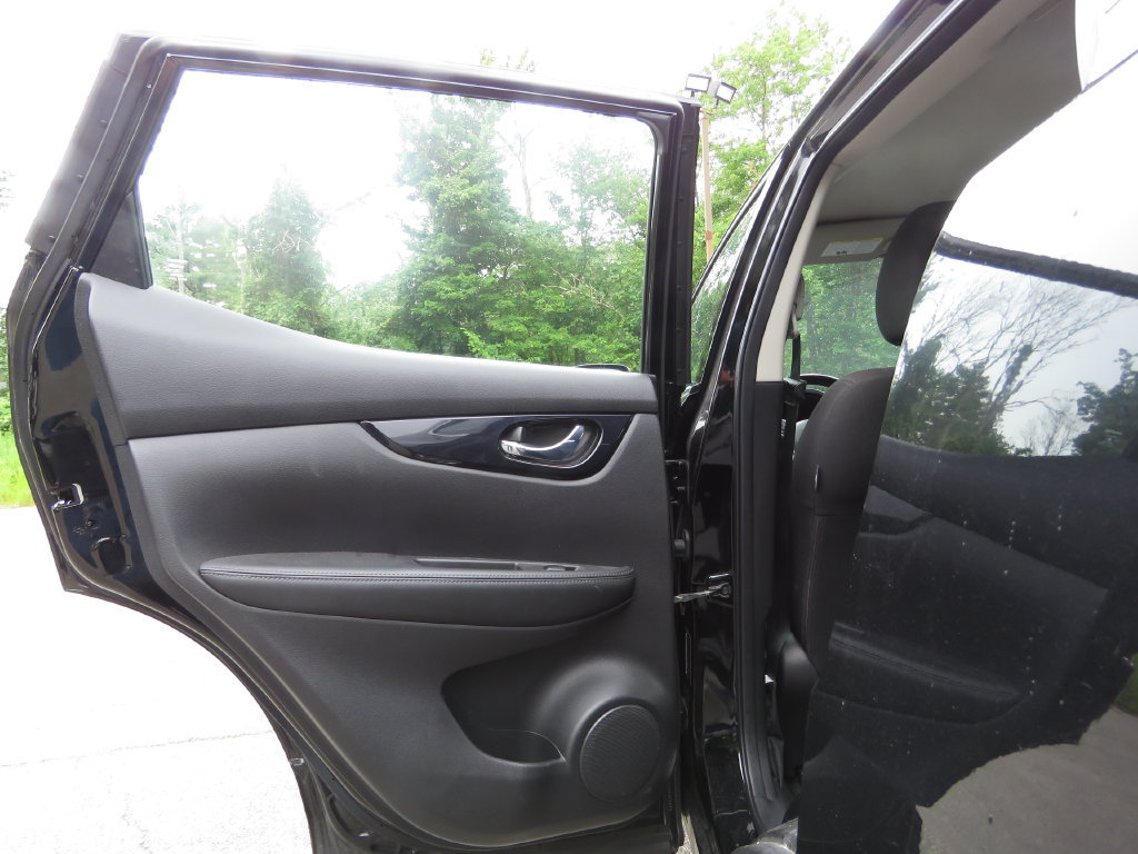 Used 2021 Nissan Rogue Sport SV AWD/4WD image 18