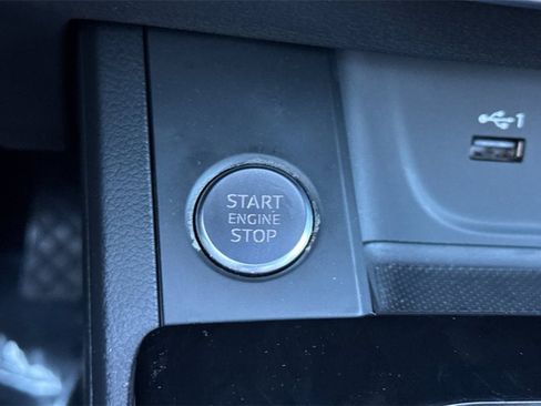 Used 2021 Audi A4 2.0T Premium w/ Convenience Package image 25