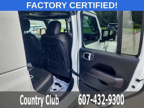 Used 2023 Jeep Gladiator Rubicon w/ Cold Weather Group AWD/4WD image 28