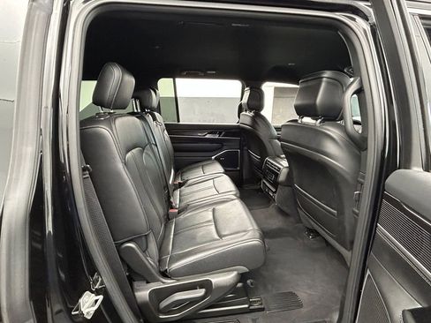 Used 2023 Jeep Wagoneer 4WD image 46