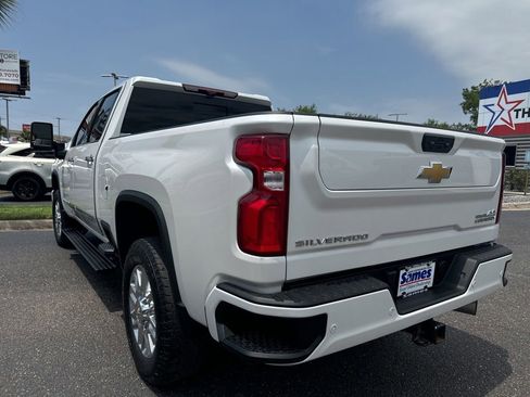 Used 2024 Chevrolet Silverado 2500 High Country w/ High Country Premium Package AWD/4WD image 3
