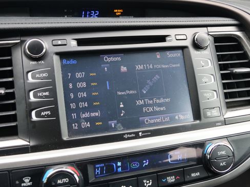 Used 2014 Toyota Highlander XLE image 23