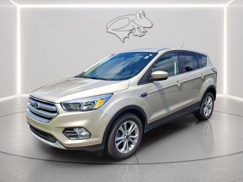 Used 2017 Ford Escape SE FWD image 2