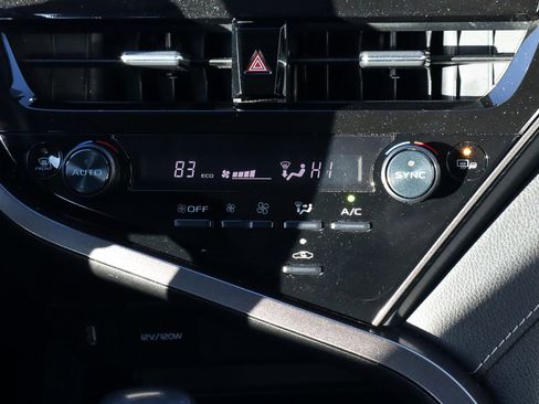 Used 2023 Toyota Camry SE image 11