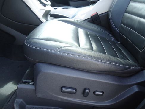 Used 2015 Ford C-MAX Energi SEL w/ Equipment Group 303A image 24