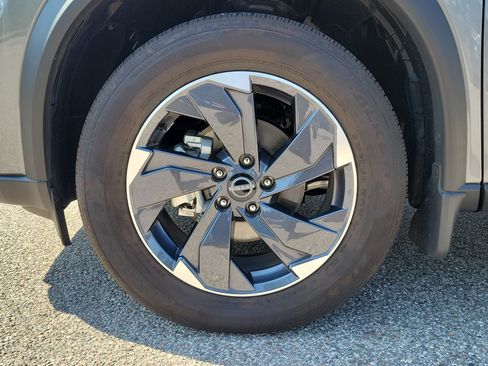 Certified 2025 Nissan Rogue SV FWD image 9