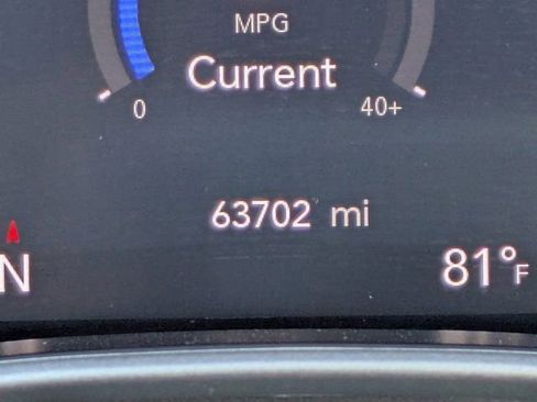 Used 2024 Chrysler Pacifica Touring-L image 24