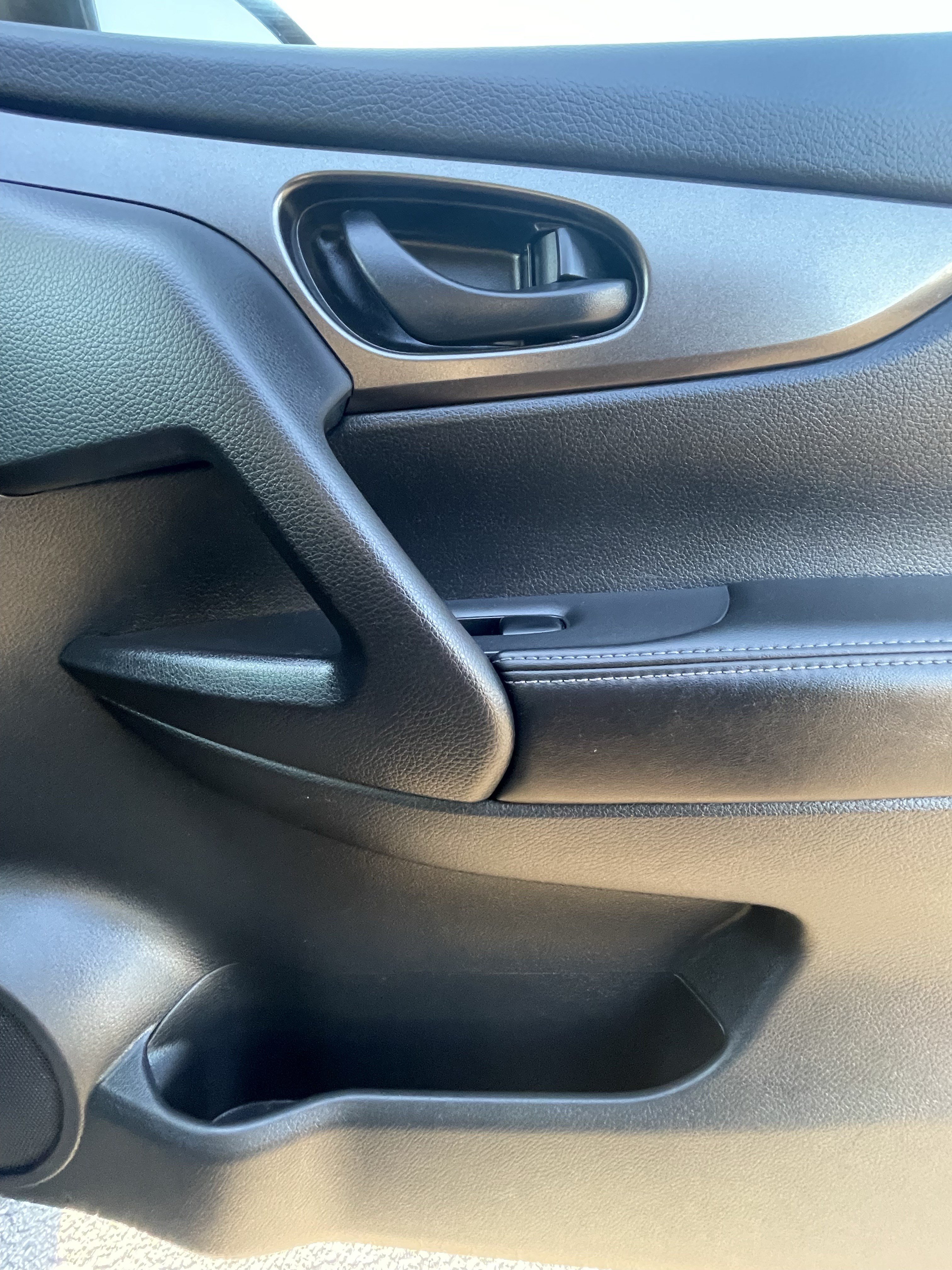 Used 2018 Nissan Rogue Sport S w/ S Appearance Package FWD image 9