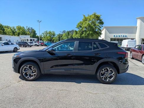 Used 2025 Chevrolet Trax LT FWD image 6