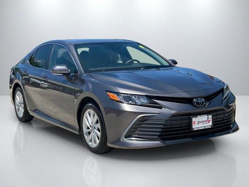 Used 2023 Toyota Camry LE w/ Convenience Package FWD image 3