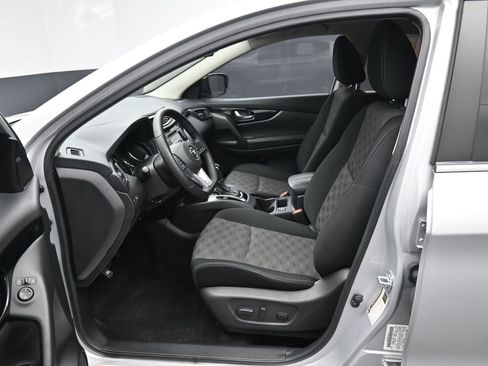 Used 2017 Nissan Rogue Sport SV w/ SV Premium Package image 9