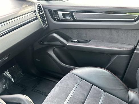 Used 2021 Porsche Cayenne GTS w/ Premium Package AWD/4WD image 38