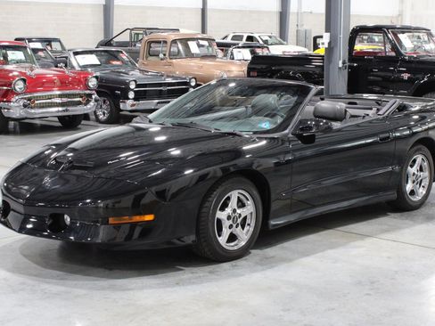 Used 1997 Pontiac Firebird Trans Am w/ Ram Air Performance Pkg RWD image 2