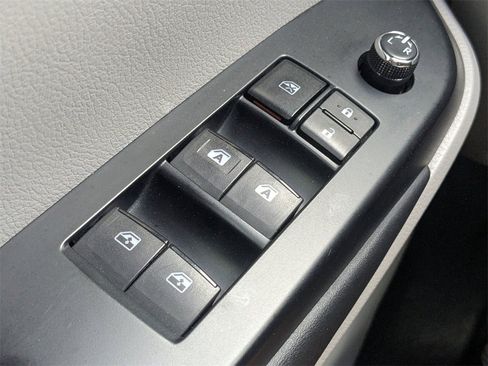 Used 2015 Toyota Highlander XLE image 28