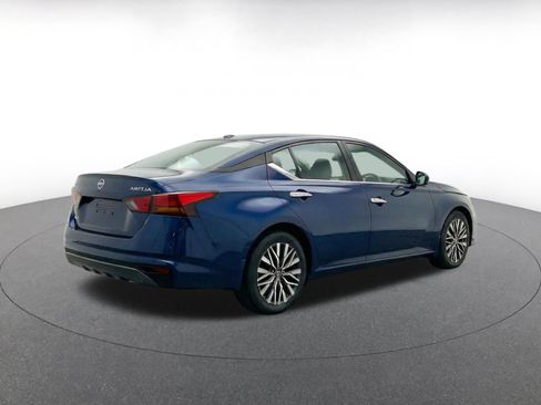 Used 2025 Nissan Altima 2.5 SV FWD image 11