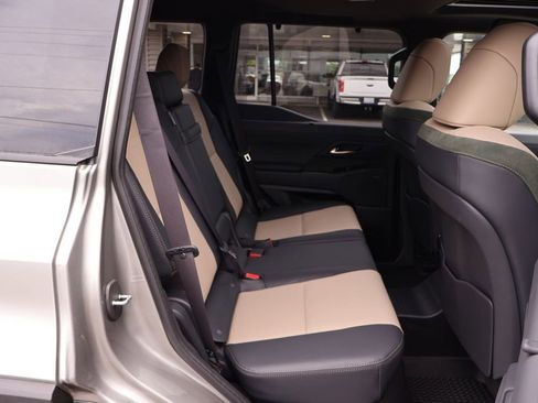 Used 2024 Lexus GX 550 AWD/4WD image 26