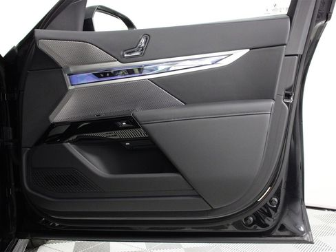 Used 2025 BMW 740i image 21