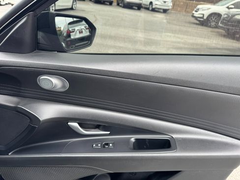 Used 2021 Hyundai Elantra SE w/ Cargo Package image 24