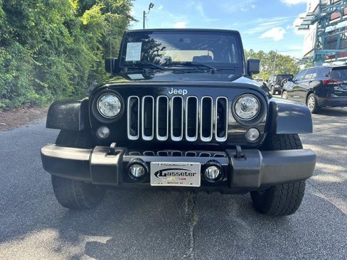Used 2017 Jeep Wrangler Sahara w/ Connectivity Group AWD/4WD image 7