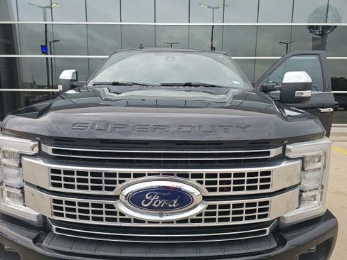 Used 2019 Ford F250 Platinum w/ Platinum Ultimate Package AWD/4WD image 11