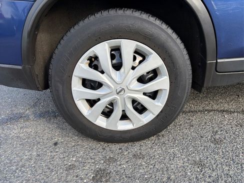 Used 2017 Nissan Rogue S image 18