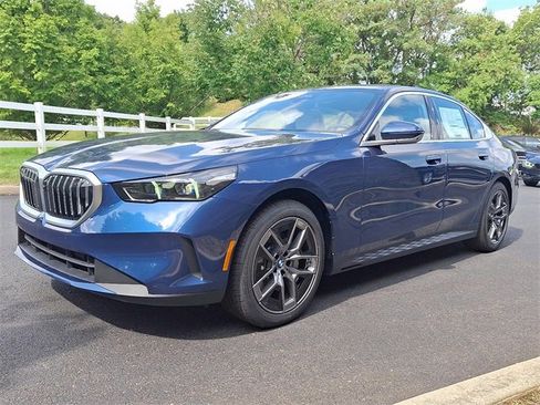New 2026 BMW 530i xDrive w/ Premium Package image 3