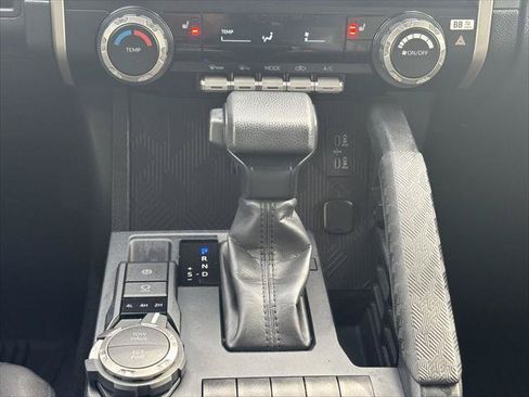 Certified 2024 Toyota Tacoma SR5 AWD/4WD image 15
