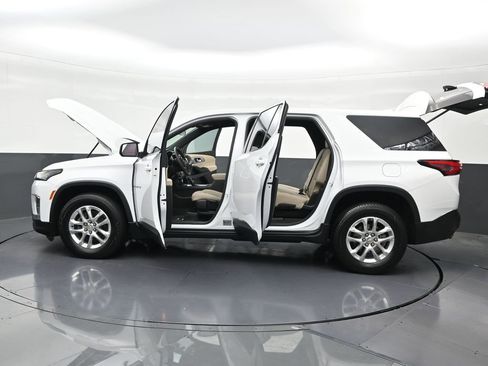 Used 2023 Chevrolet Traverse LS FWD image 33